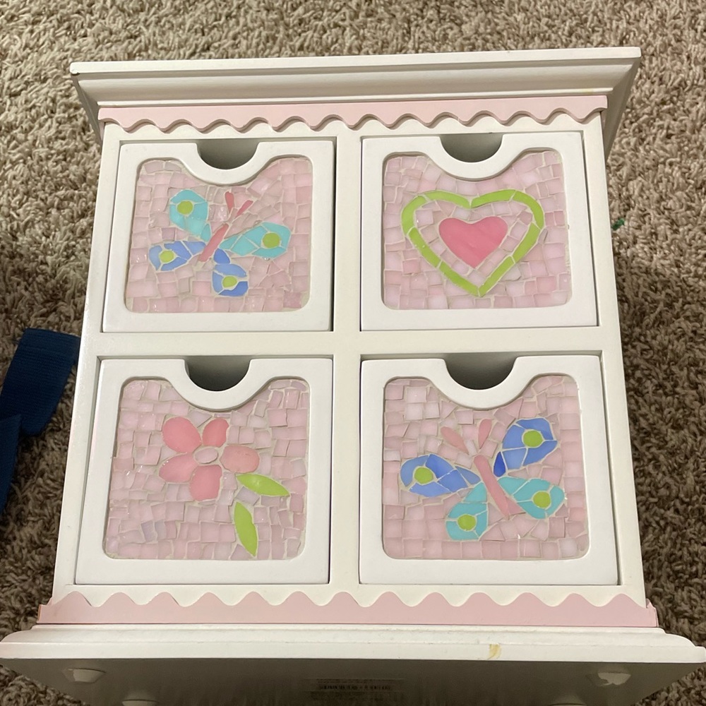 Girls jewelry box with 4 drawers